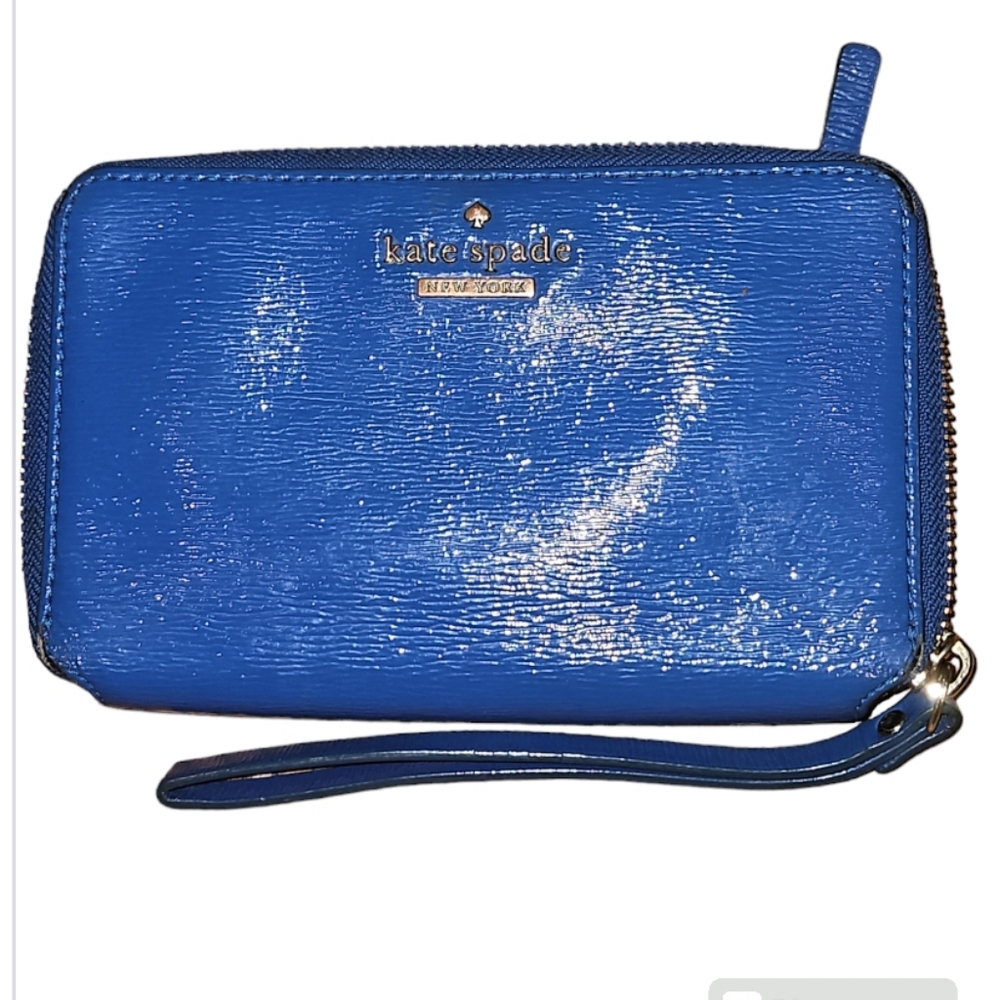 Kate Spade ble wristlet. EUC 4"H x 7"W a beautiful wallet. Darling color
